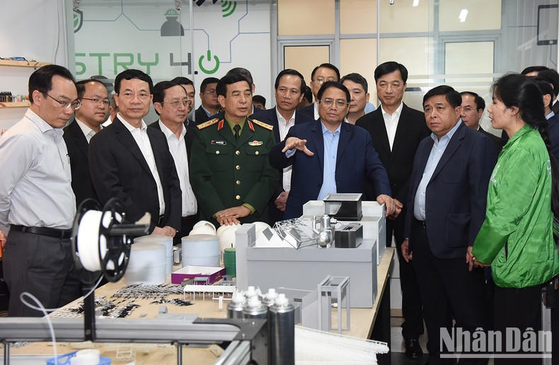 [Ảnh] Thủ tướng Phạm Minh Ch&iacute;nh thăm Trung t&acirc;m Đổi mới s&aacute;ng tạo Quốc gia ảnh 1