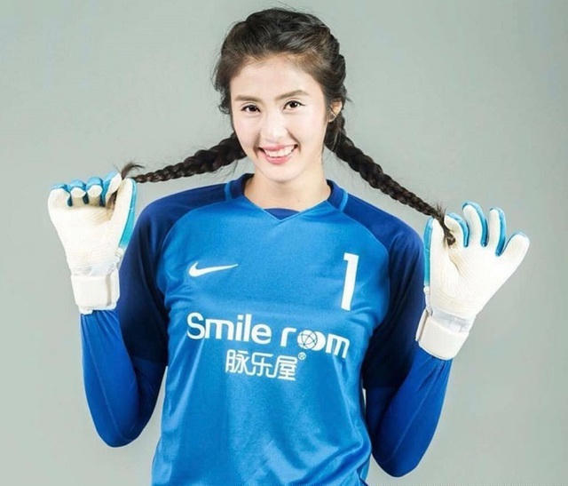 Thủ môn xinh đẹp Zhao Lina