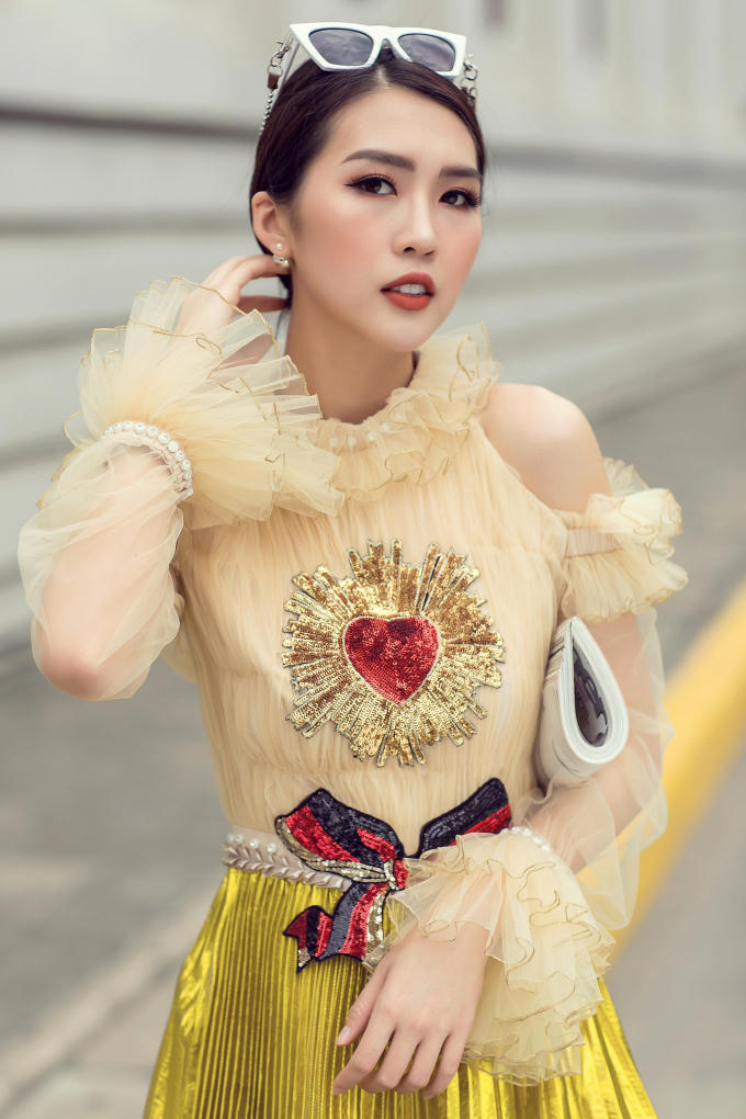 Tường Linh &ldquo;g&acirc;y thương nhớ&rdquo; với phong c&aacute;ch thời trang s&agrave;nh điệu