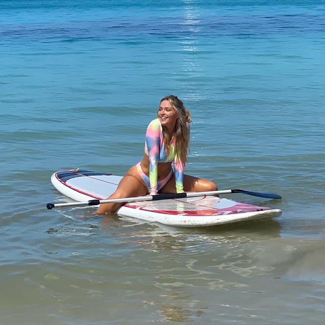 Camille Kostek tung ảnh áo tắm gợi cảm ngất ngây - ảnh 6