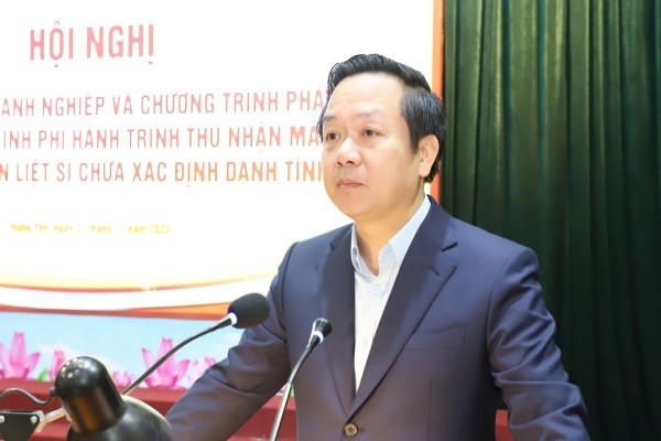 Ông Phạm Quang Ngọc, Chủ tịch UBND tỉnh Hưng Yên phát biểu tại hội nghị.