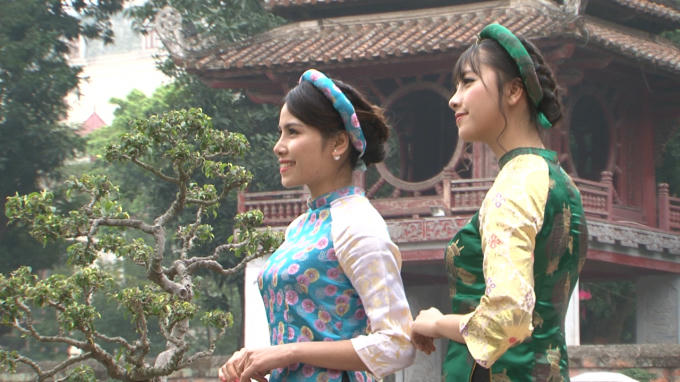 Bản tin Thời trang Plus số 10: NTK Kim Anh Phạm và áo dài The Jovial Studio