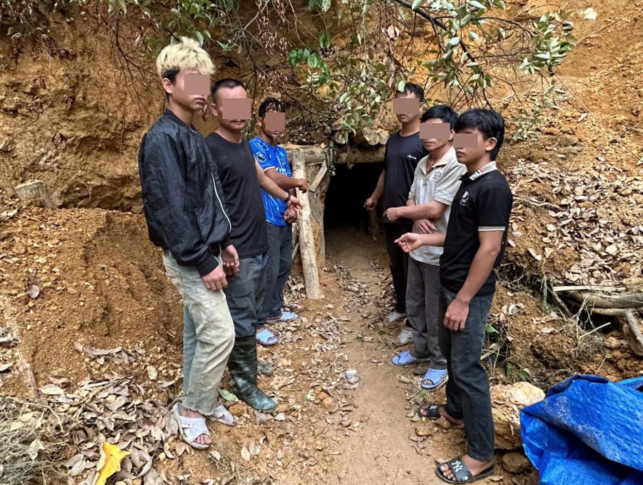 Nhóm đối tượng tổ chức khai thác vàng trái phép - Ảnh Công an Đà Nẵng.