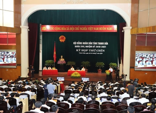 Kỳ họp nóng lên bởi các vấn đề liên quan đến đất đai và việc phê bình báo cáo chất vấn không đúng trọng tâm