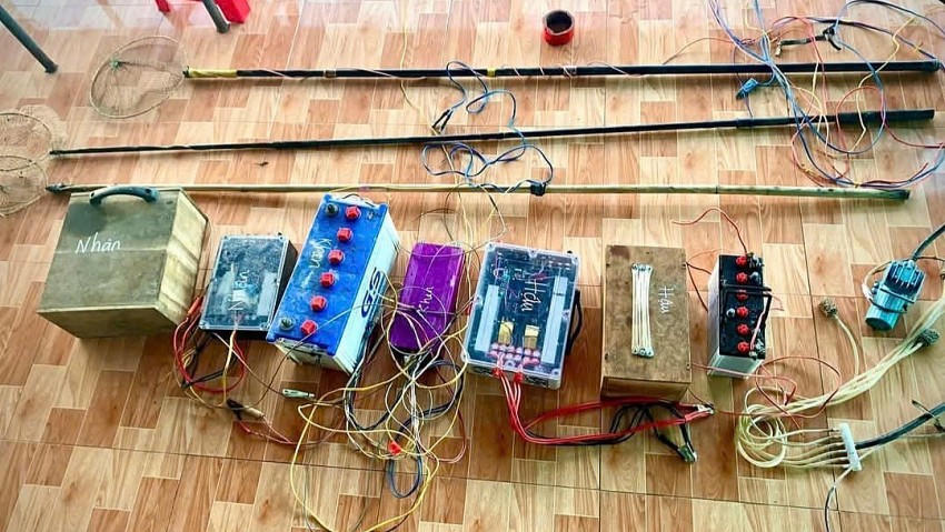 Các thiết bị, dụng cụ bị tạm giữ.