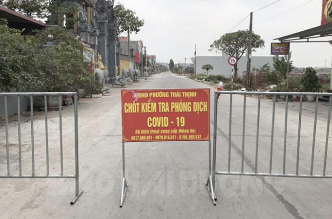 Chốt kiểm tra phòng dịch Covid-19 tại phường Thái Thịnh, tỉnh Hải Dương.