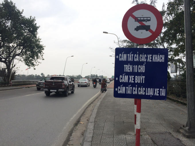 Biển báo cấm các loại phương tiện lưu thông (Ảnh: Chu Duyên)