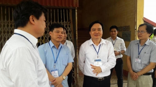 Bộ trưởng Bộ GD&amp;ĐT thị sát các điểm thi THPT Quốc gia 2016.