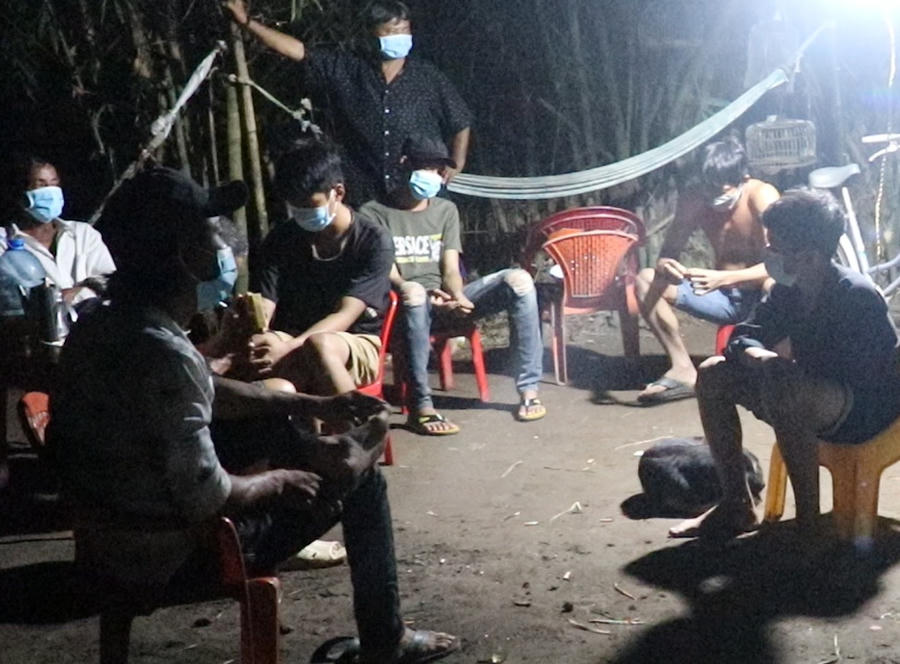 Cảnh sát bắt quả tang nhóm thanh niên cướp vịt tụ tập ăn nhậu.