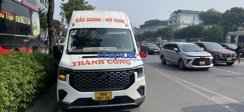 Một phương tiện bị lực lượng CSGT xử lý.