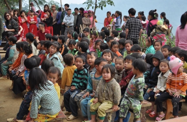 Đông ấm về với học sinh Bắc Mê