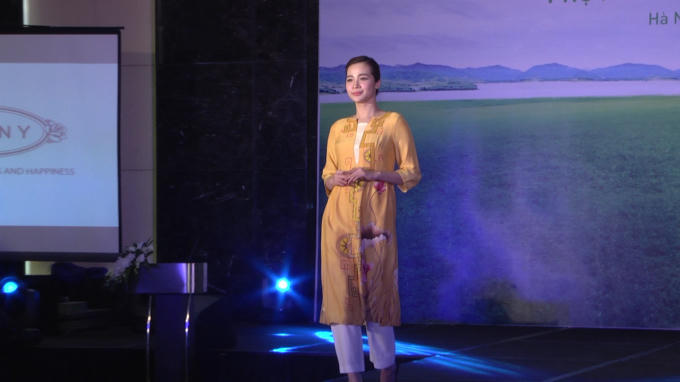 Bản tin Thời trang Plus số 13: Trở về với cội nguồn d&acirc;n tộc qua BST &ldquo;Tinh hoa sắc Việt&rdquo;