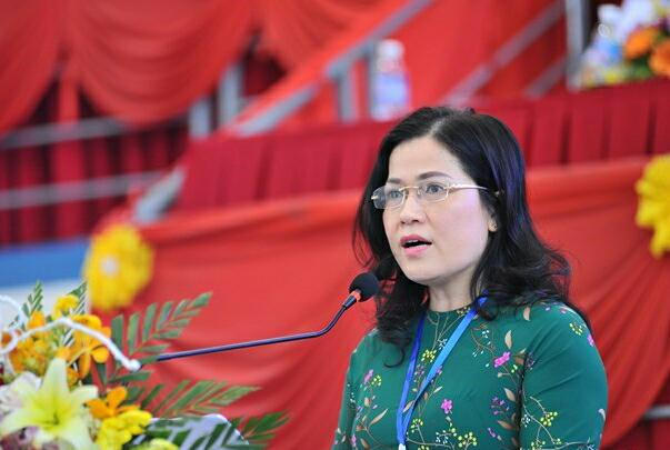 Bà Nguyễn Thị Kim Chi - Tỉnh ủy viên, Giám đốc Sở Giáo dục - Đào tạo phát biểu tại lễ khai mạc.