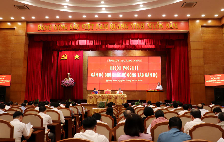 2113045_hoi_nghi_can_bo_chu_chot_ve_cong_tac_can_bo_16375108
