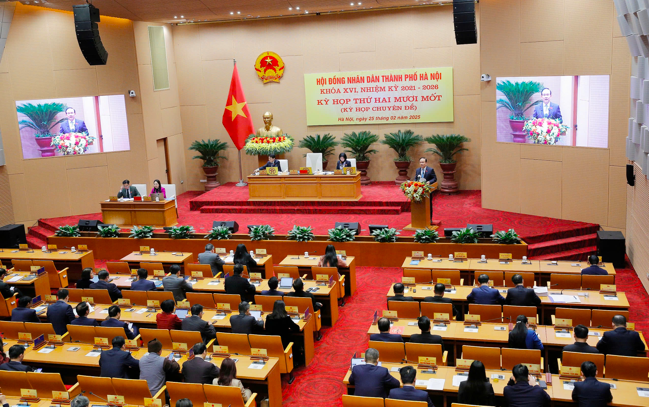 Với 86/86 đại biểu tham gia biểu quyết, HĐND TP.Hà Nội đã thông qua chủ trương đầu tư và thống nhất về cơ quan chủ quản đối với các dự án đầu tư xây dựng công trình cầu lớn qua sông Hồng, trong đó có cầu Trần Hưng Đạo và cầu Tứ Liên.