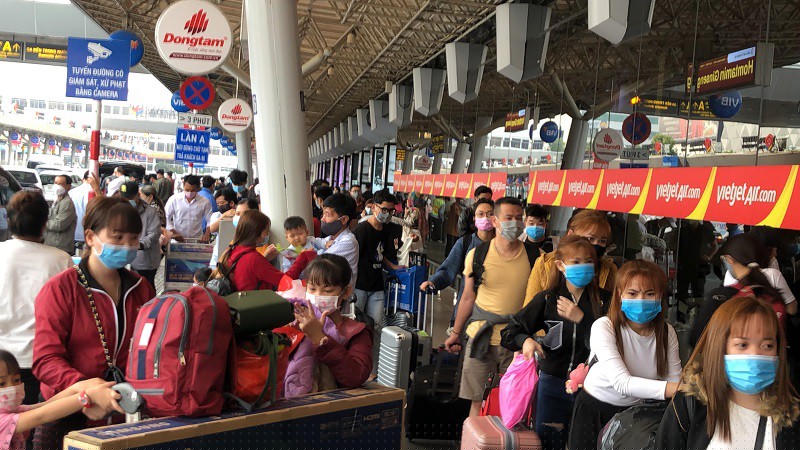 Sân bay Tân Sơn Nhất những ngày này khách bắt đầu tăng. Ảnh: PHONG ĐIỀN