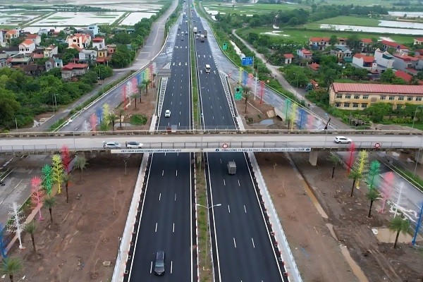 Đường cao tốc Cầu Giẽ - Ninh Bình tại nút giao Phú Thứ.