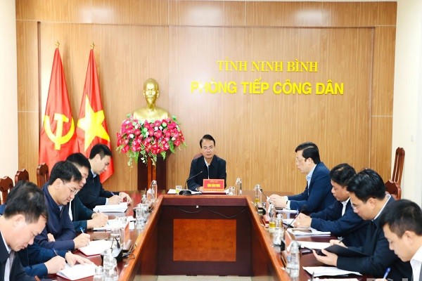 Bí thư Tỉnh uỷ Ninh Bình, ông Đặng Xuân Phong trực tiếp trả lời, làm rõ từng phản ánh của công dân.