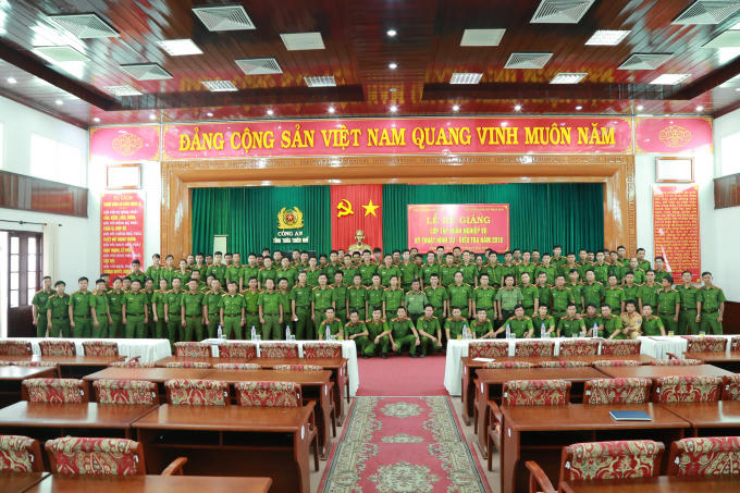 Tham gia tập huấn có 120 cán bộ, chiến sĩ đang công tác trong khối cơ quan Cảnh sát điều tra thuộc Công an tỉnh Thừa Thiên Huế.