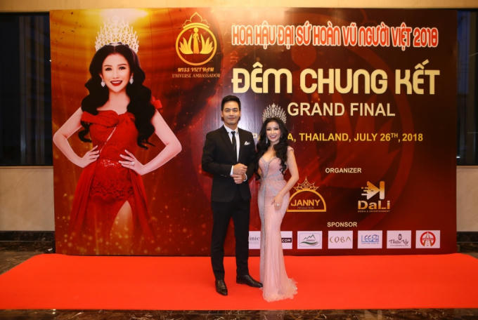 Hoa hậu Janny Thủy Trần và MC Phan Anh – Giám khảo đêm chung kết.