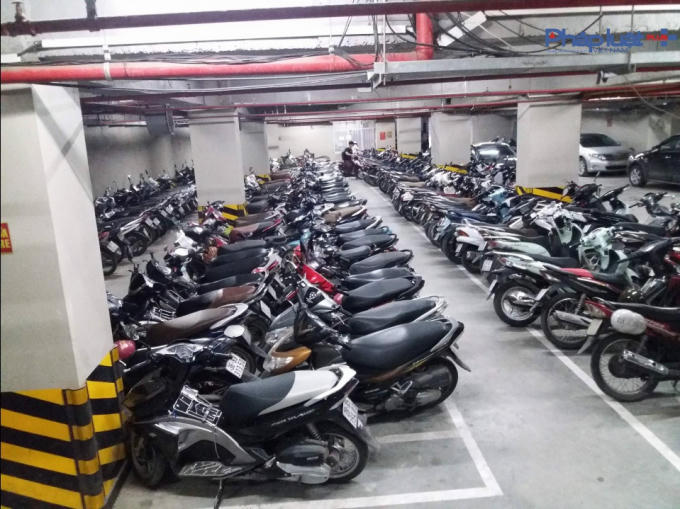 Dưới tầng hầm hàng nghìn chiếc xe được trông giữ hàng ngày