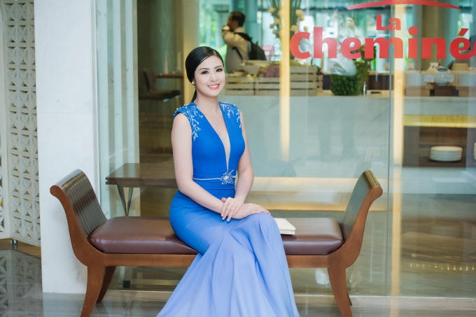 Ngọc H&acirc;n, Thụy V&acirc;n đọ sắc b&ecirc;n d&agrave;n Hoa hậu