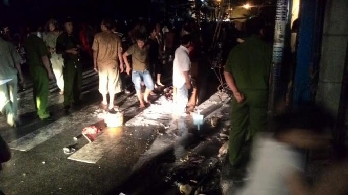 Người người hốt hoảng khi đám cháy xảy ra.