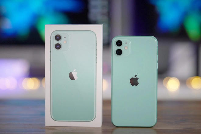 iPhone 11 - Dù đã ra mắt được hơn một năm nhưng doanh số của mẫu máy này vẫn rất tốt tại thị trường Việt Nam. Đặc biệt, iPhone 11 vừa có đợt giảm giá 2 triệu đồng, xuống còn 14 triệu đồng cho phiên bản 64 GB. Ngay lập tức, mẫu máy này đã tạo ra cơn sốt và liên tục