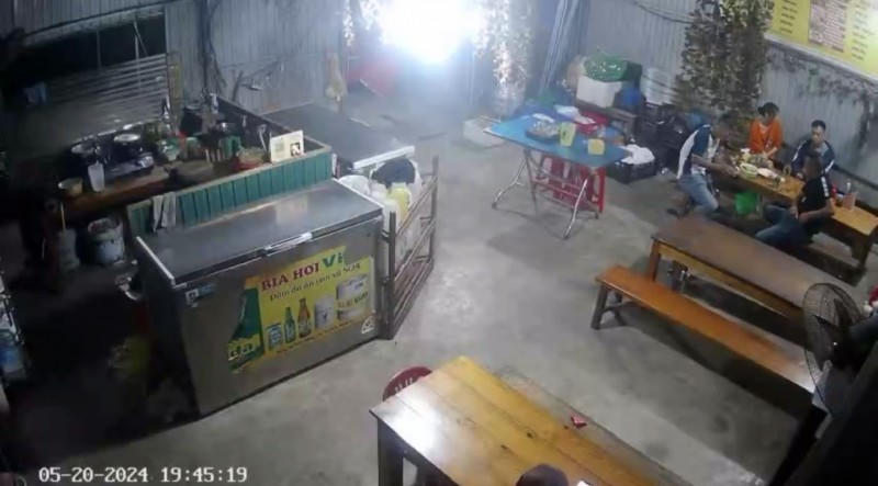 Hiện trường nơi xảy ra vụ việc - Ảnh cắt từ Camera quán nhậu.
