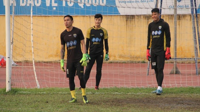 Tiến Dũng (giữa) đã được bắt chính trận đầu tiên ở AFC Cup. Ảnh: K.H
