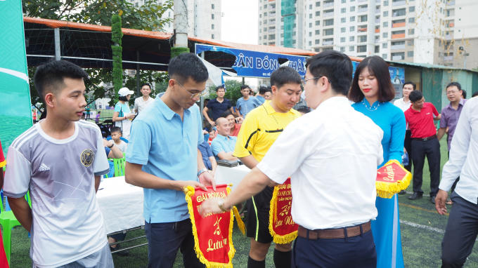 Khai mạc giải b&oacute;ng đ&aacute; phong tr&agrave;o