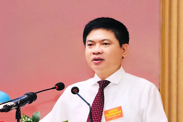 Ông Trương Quốc Huy, Bí thư Tỉnh ủy, Trưởng Đoàn ĐBQH tỉnh Ninh Bình phát biểu tại kỳ họp.