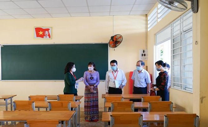 Đoàn kiểm tra công tác của Bộ GD&ĐT tại một điểm thi ở Bạc Liêu