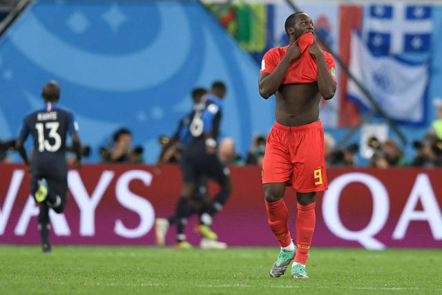 Nỗi buồn của Lukaku, tiền đạo người Bỉ ghi bốn bàn ở World Cup 2018 cho đến hiện tại nhưng ở trận này anh bị hàng thủ Pháp kèm chặt