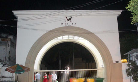 Nhà hàng nơi cô dâu chú rể bị giam lỏng. Ảnh: Lê Trai.