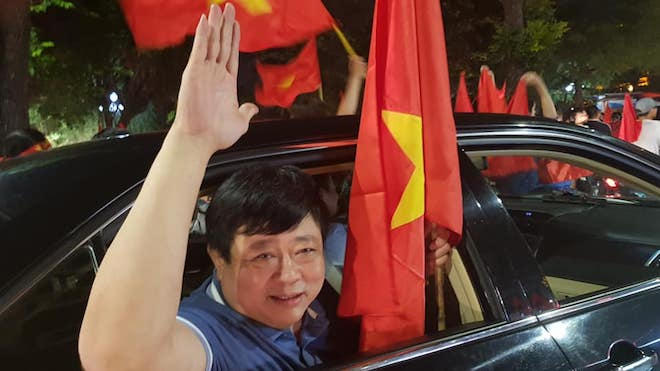 Ông Nguyễn Thế Kỷ - Tổng Giám đốc VOV khi "đi bão" cùng người hâm mộ Olympic Việt Nam