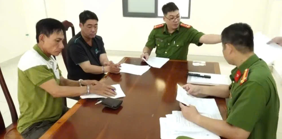 Cơ quan cảnh sát điều tra Công an tỉnh Khánh Hòa đã tiến hành khởi tố 5 đối tượng liên quan đến người đàn ông tử vong trên trụ điện ở Khánh Hòa.