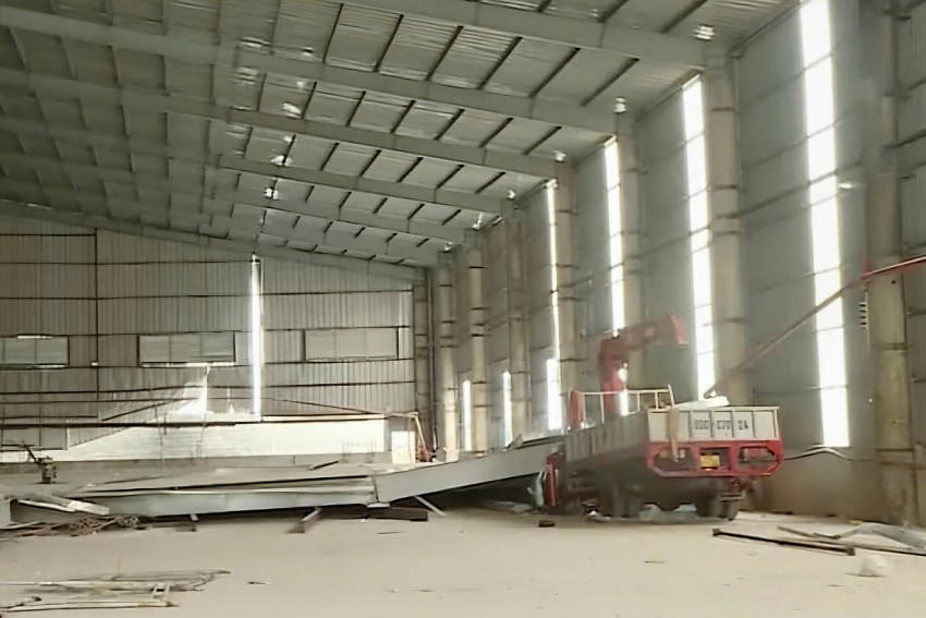 Công trình không có hợp đồng xây dựng, không có bản vẽ thiết kế, cũng như không được cấp giấy phép xây dựng theo quy định.