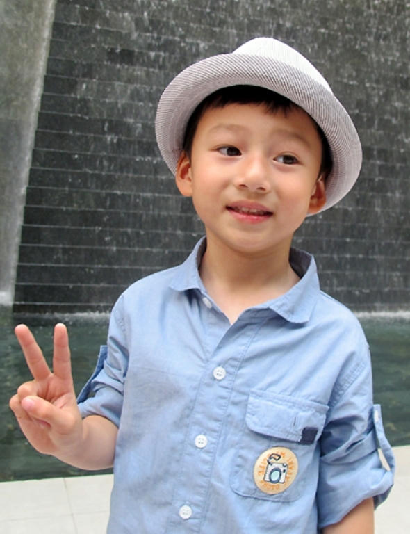 Bé Bảo Nam - con của Jennifer và người chồng đầu tiên là ca sỹ Quang Dũng.