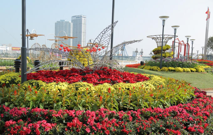 Ngoài đường hoa, Sun Group sẽ bắn pháo hoa vào thời khắn Giao thừa tại khu vực chân cầu Nguyễn Văn Trỗi.