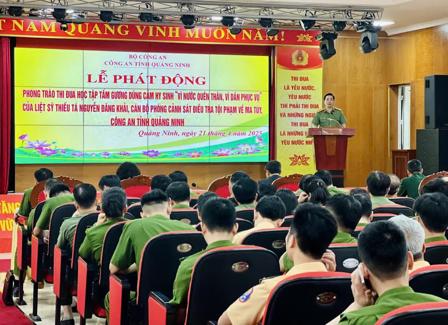 Quang cảnh lễ phát động.