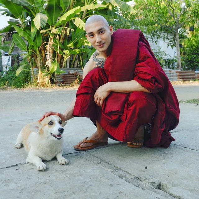 Hình ảnh nhà tu vạm vỡ của Paing Takhon thu hút sự quan tâm của cộng đồng mạng châu Á.