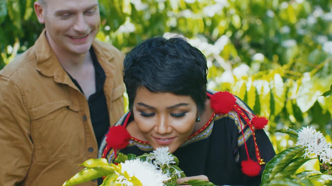 H'Hen Ni&ecirc;&nbsp;với vai tr&ograve; đại sứ quảng b&aacute; Lễ hội c&agrave; ph&ecirc; Bu&ocirc;n M&ecirc; Thuột lần thứ 7.&nbsp;(Nguồn: soha.vn)