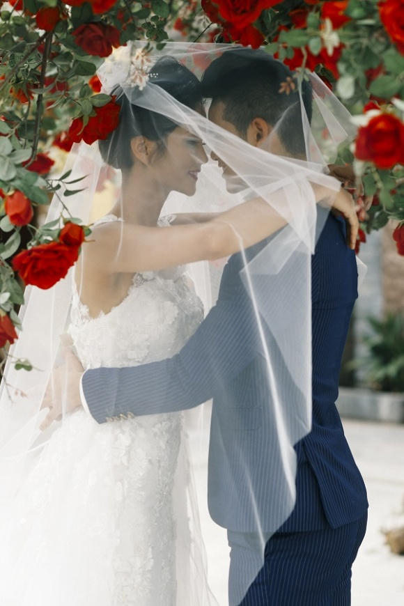 Loạt ảnh cưới của H'Hen Niê bị rò rỉ gây xôn xao cộng đồng mạng