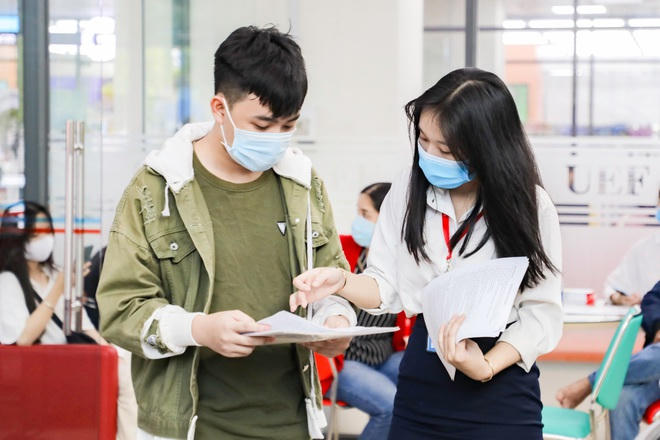 Điểm chuẩn tăng khiến nhiều học sinh ngỡ ngàng.