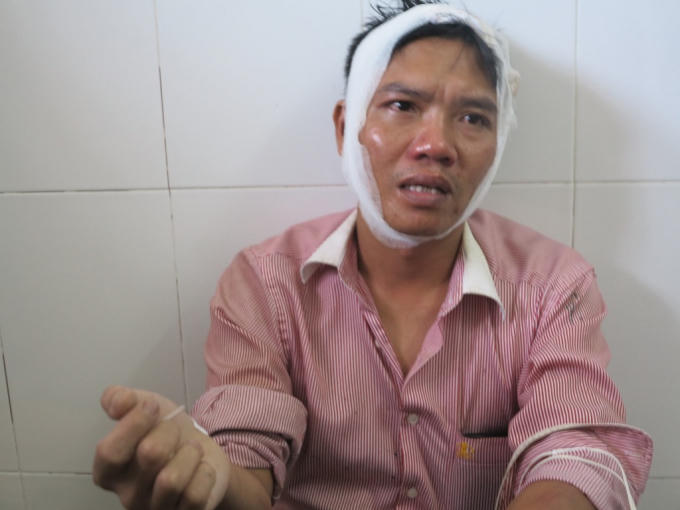 Anh Nguyễn Văn Sáng một trong số các thuyền viên trên tàu VTB 26 bàng hoàng kể lại phút giây gặp nạn.