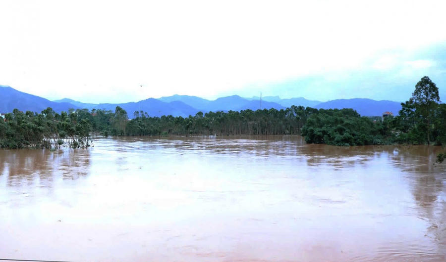 Mực nước trên sông Lục Nam đang ở mức báo động. (Ảnh: Bacninh.gov.vn)