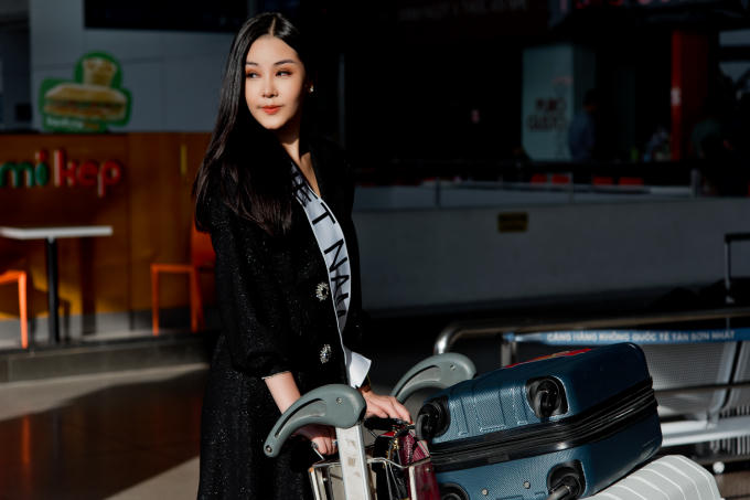 Lê Âu Ngân Anh bên mẹ.