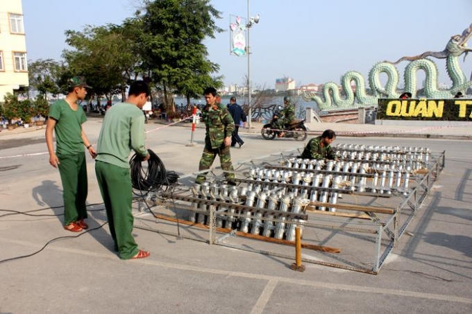 Giàn pháo tầm thấp đang được hoàn thiện.