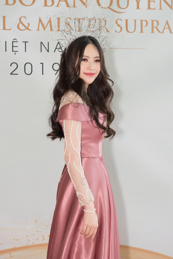 Giảm 6kg, Nam Em diện váy áo cắt xẻ táo bạo, khoe đường cong “đốt mắt” người nhìn